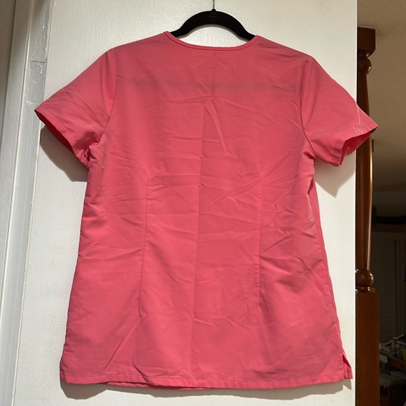 FIGS Women's Pink Scrub Set - Picture 4 of 8